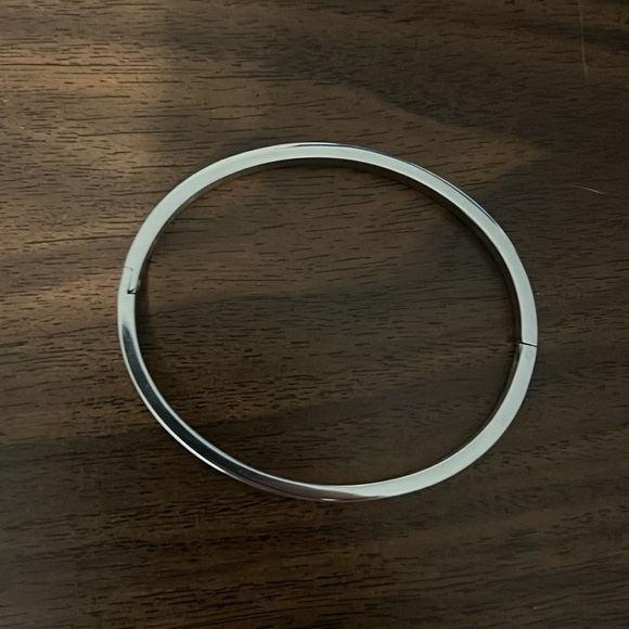 stainless steel detailed bangle bracelet - Picture 5 of 5